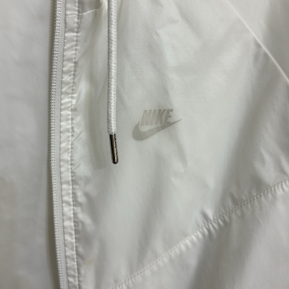 Nike kids small windbreaker jacket /fits like a kids XL - Picture 2 of 4
